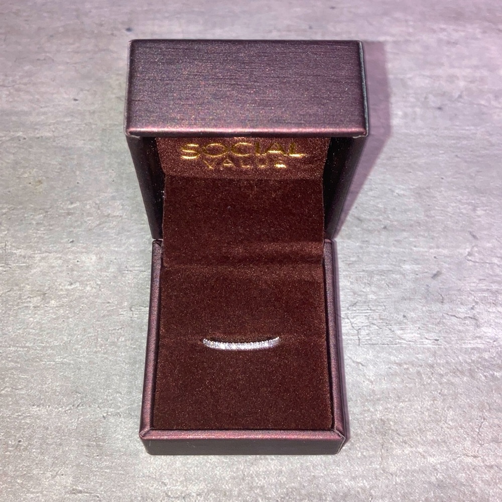 Genuine diamond simple band ring